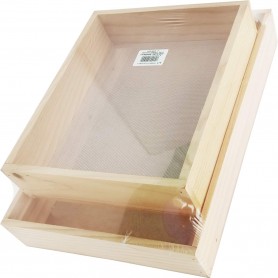 Tamizador de Harina fabricado en dos cajas de madera. 40 x 25 x 5 cm.